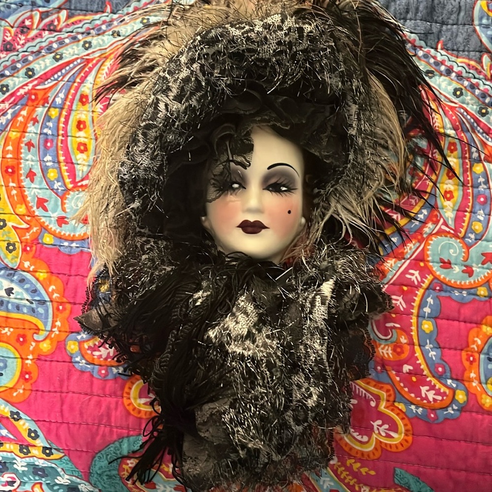 Pre-owned Unique Creations wall mask.